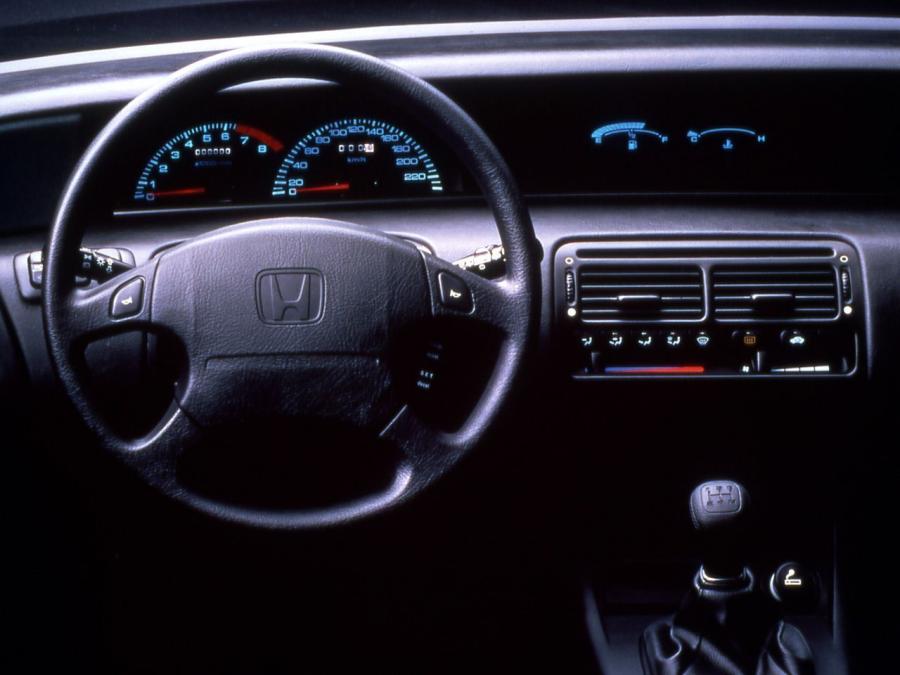 Панель приборов Honda Prelude 1992 года  (фото 2 из 8)